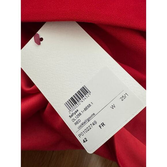 SAFIYAA EVANGELINA CAPED CREPE GOWN RED - Picture 12 of 13